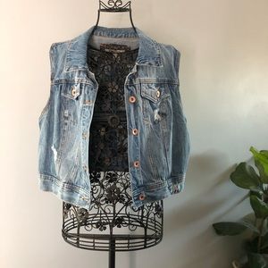 YMI Jeans Lightwash Distressed Denim Vest-L